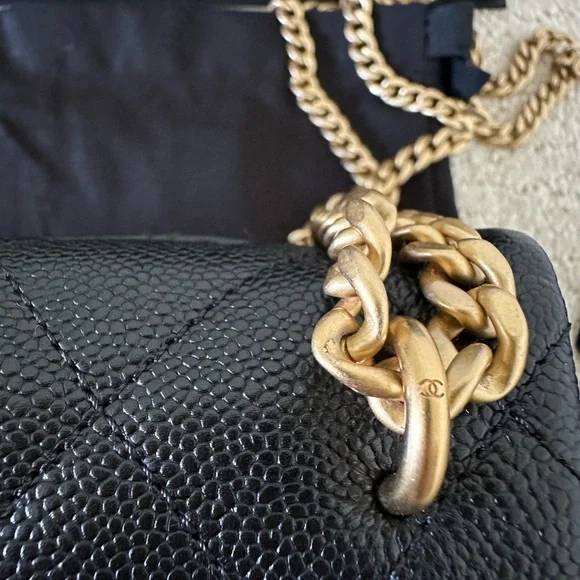 ❤️ CHANEL NEW ❤️ CHANEL Caviar Quilted
Mini Sweetheart Rectangular Flap Black - Picture 8 of 10